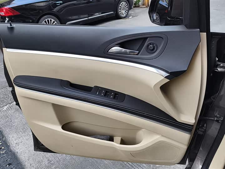 Фото 7 - Buick GL8 ES