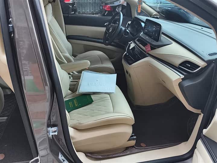 Фото 8 - Buick GL8 ES