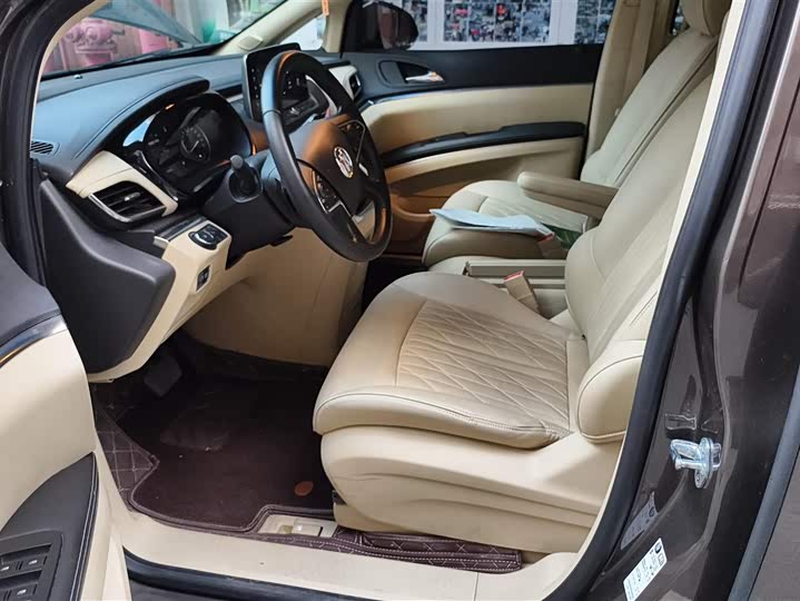 Фото 9 - Buick GL8 ES