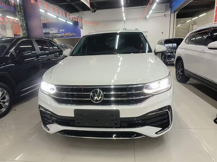 Фото 3 - Volkswagen Tiguan L Pro