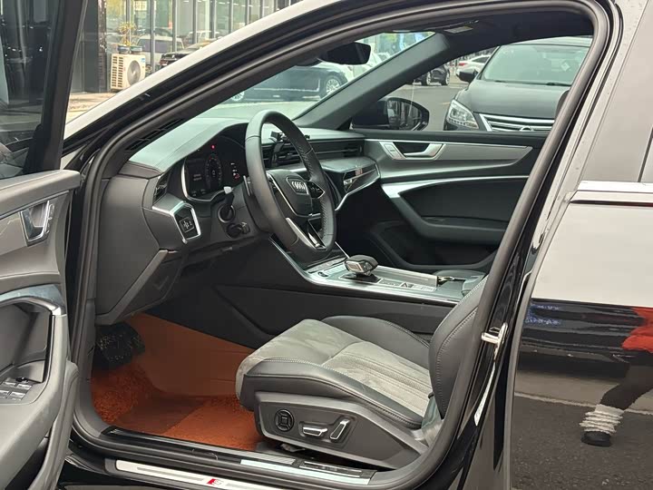 Фото 4 - Audi A6L