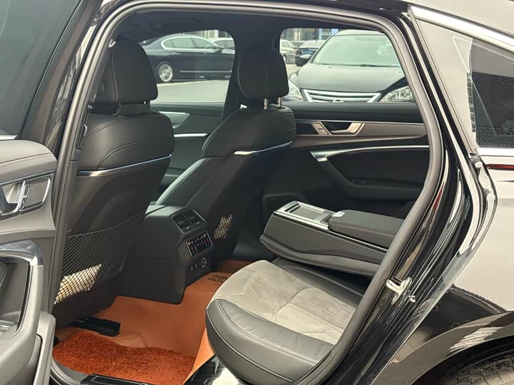 Фото 5 - Audi A6L