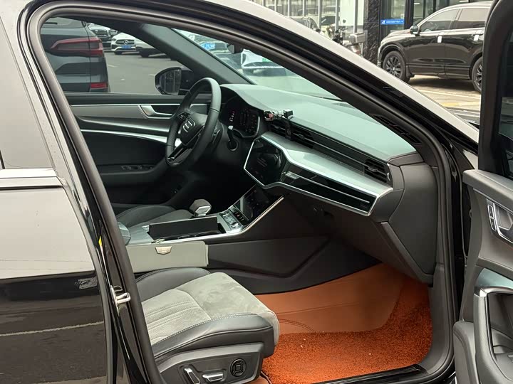 Фото 7 - Audi A6L