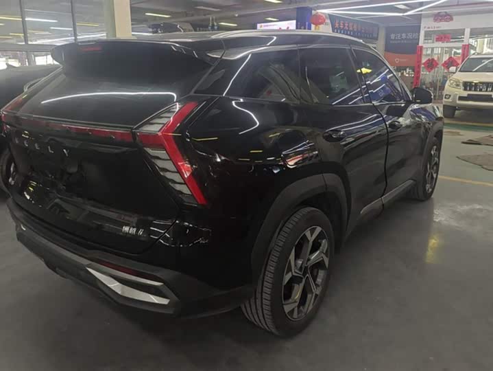 Фото 3 - Geely Atlas L