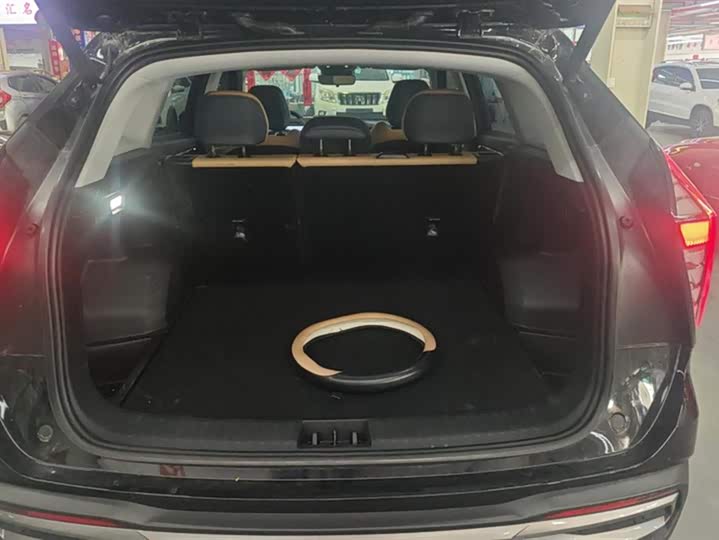 Фото 4 - Geely Atlas L