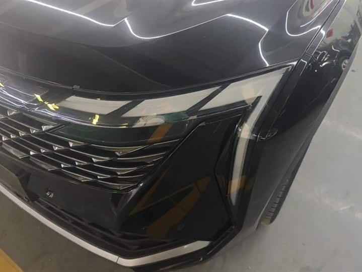 Фото 5 - Geely Atlas L