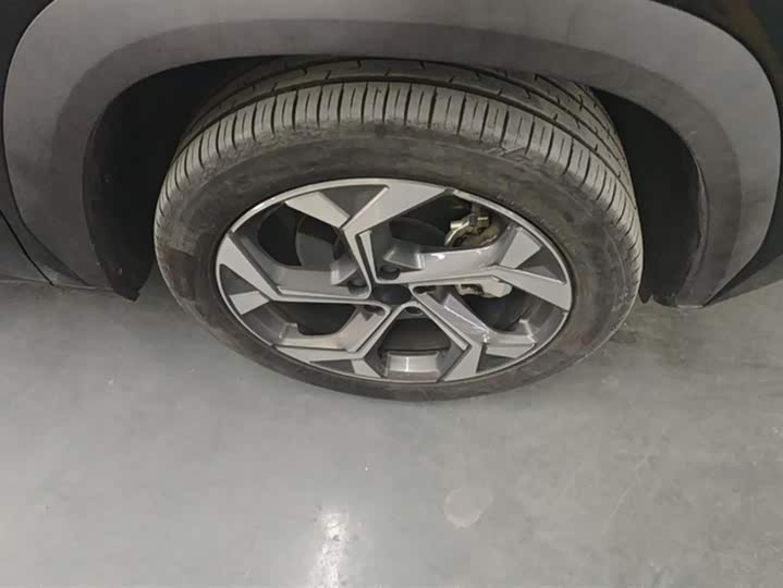 Фото 6 - Geely Atlas L