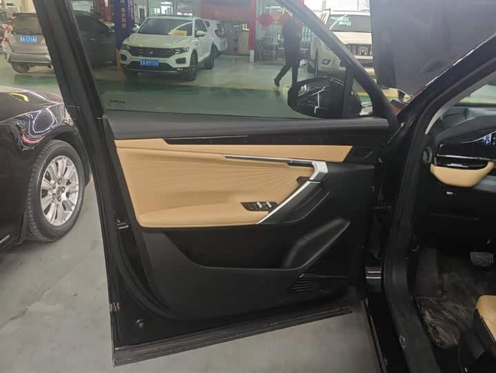 Фото 7 - Geely Atlas L