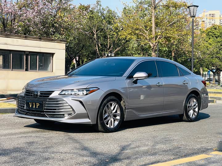 Фото 1 - Toyota Avalon
