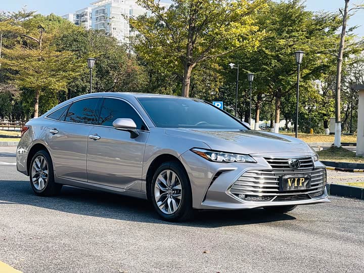 Фото 3 - Toyota Avalon