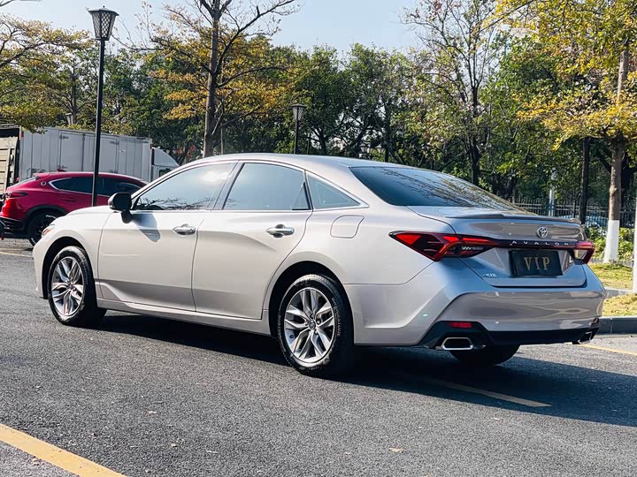 Фото 4 - Toyota Avalon