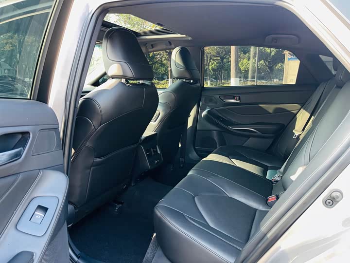 Фото 8 - Toyota Avalon