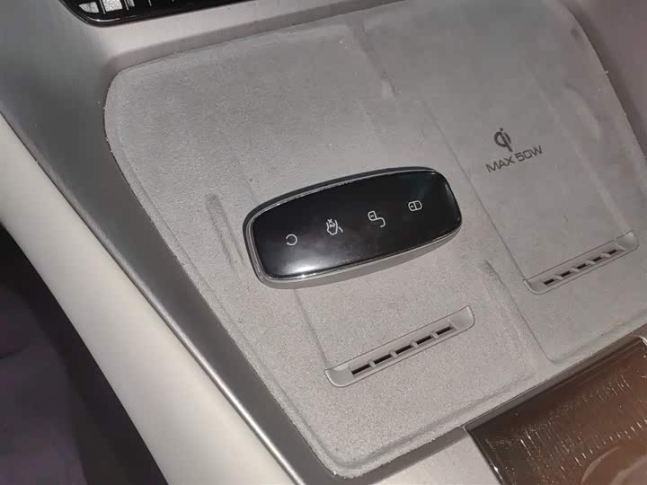 Фото 9 - Denza N7