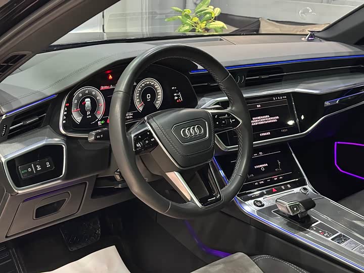 Фото 8 - Audi A6L