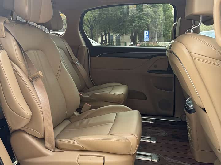 Фото 6 - Buick GL8 ES