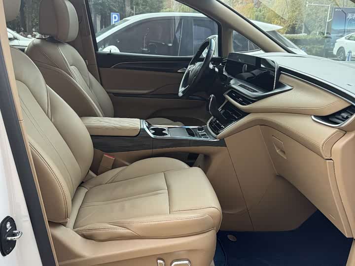 Фото 7 - Buick GL8 ES