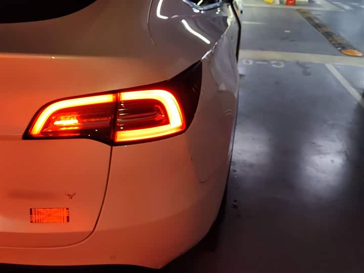 Фото 8 - Tesla Model Y