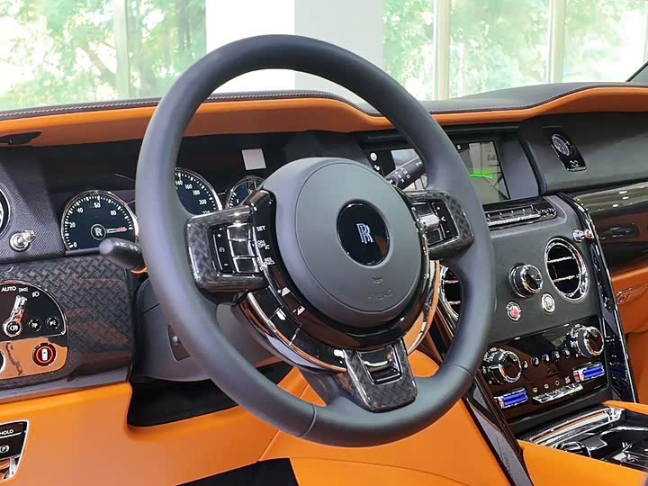 Фото 6 - Rolls-Royce Cullinan