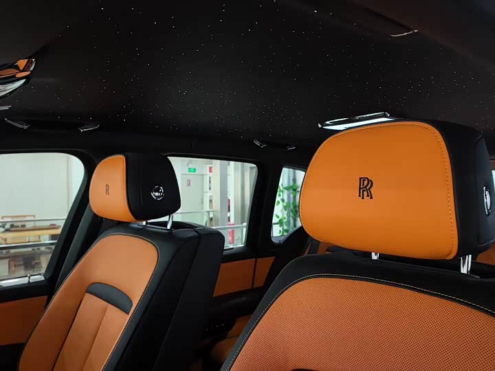 Фото 9 - Rolls-Royce Cullinan
