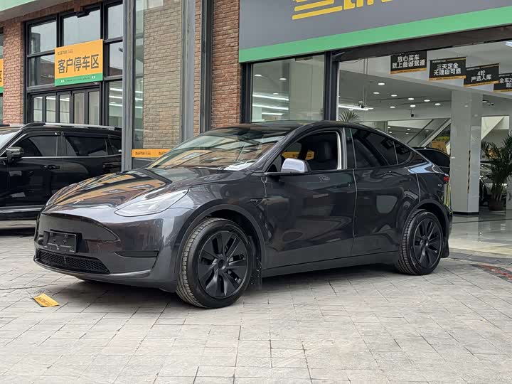 Фото 4 - Tesla Model Y