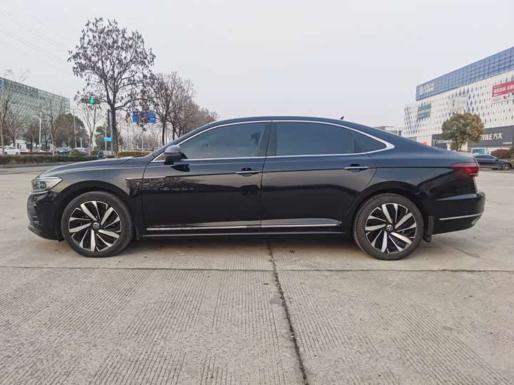 Фото 2 - Volkswagen Passat