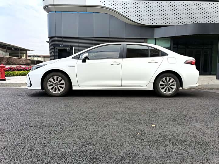 Фото 9 - Toyota Corolla