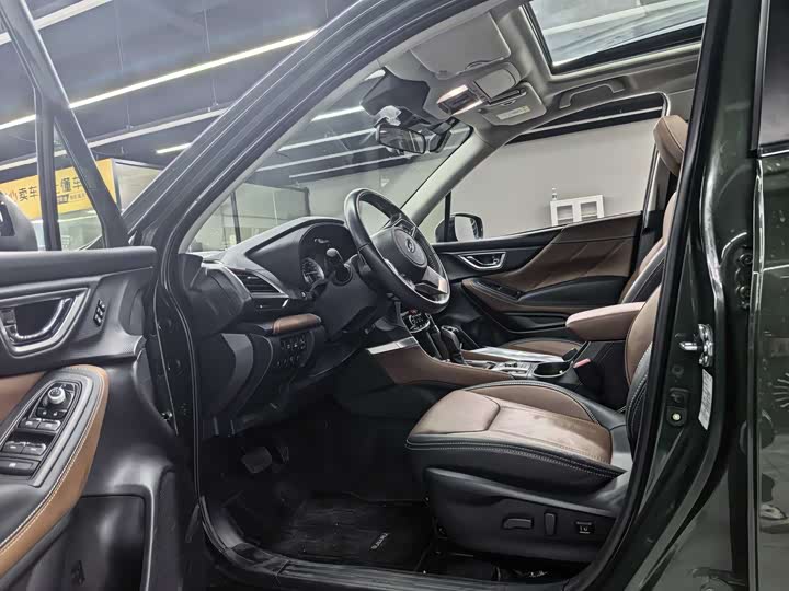 Фото 4 - Subaru Forester