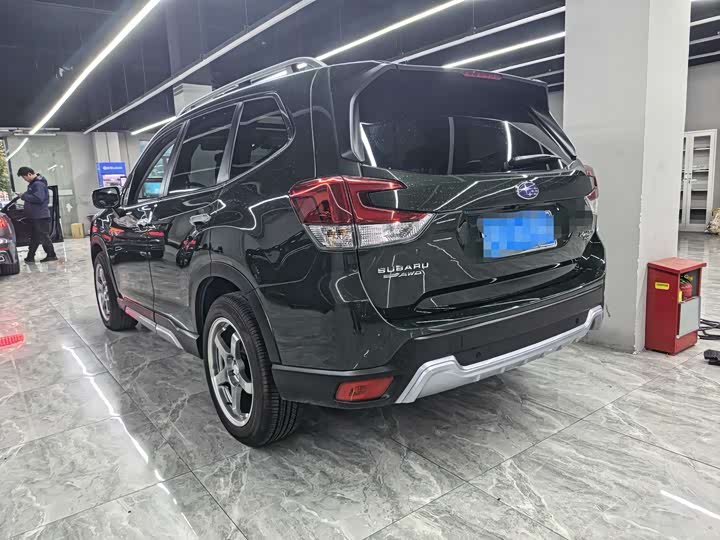 Фото 9 - Subaru Forester