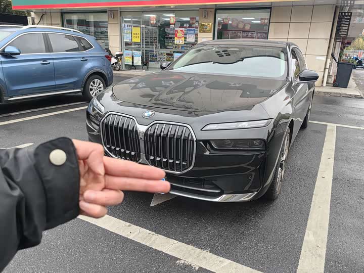 Фото 1 - BMW 7 Series