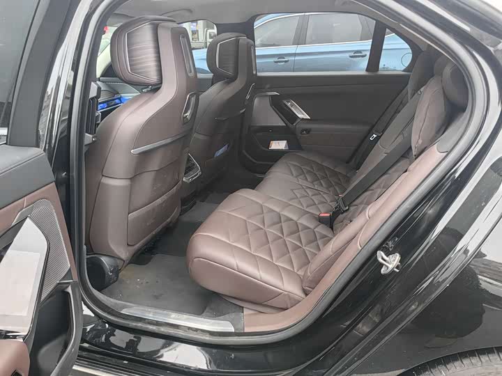 Фото 5 - BMW 7 Series