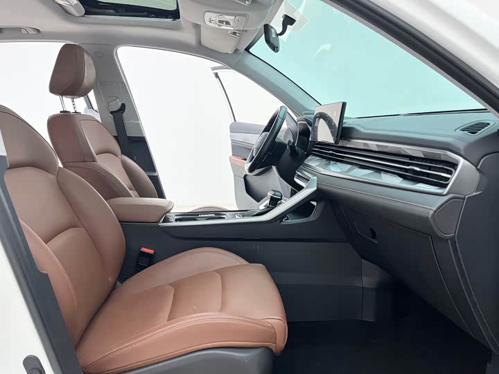 Фото 9 - Geely Vision X6