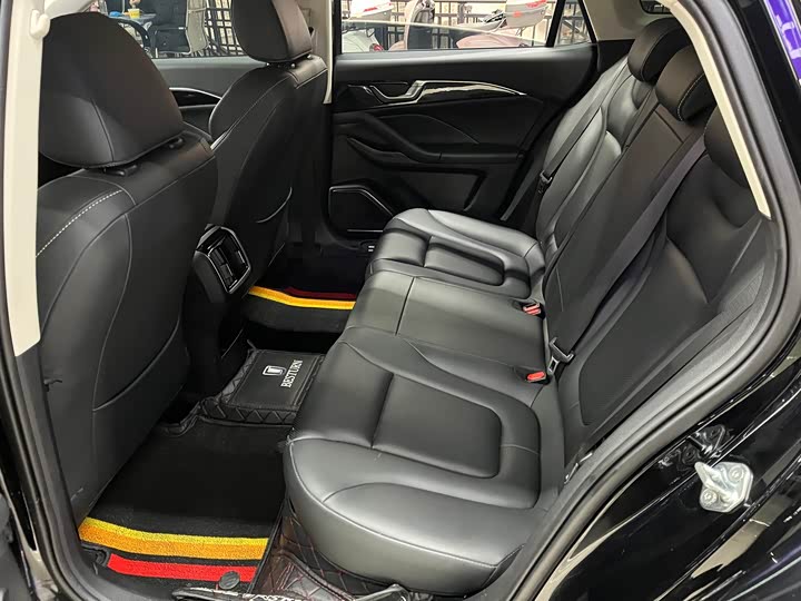 Фото 6 - Bestune B70