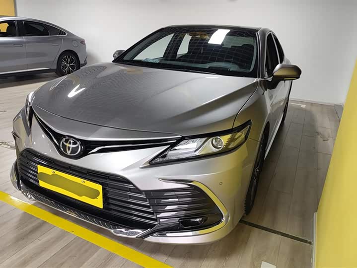 Фото 1 - Toyota Camry