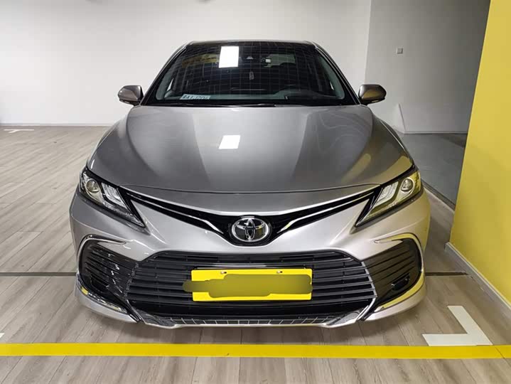 Фото 2 - Toyota Camry