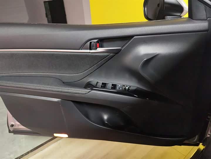 Фото 7 - Toyota Camry