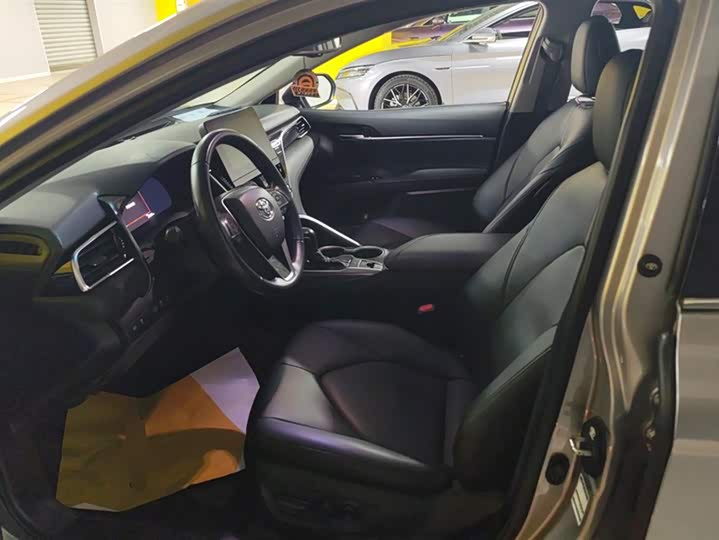 Фото 9 - Toyota Camry