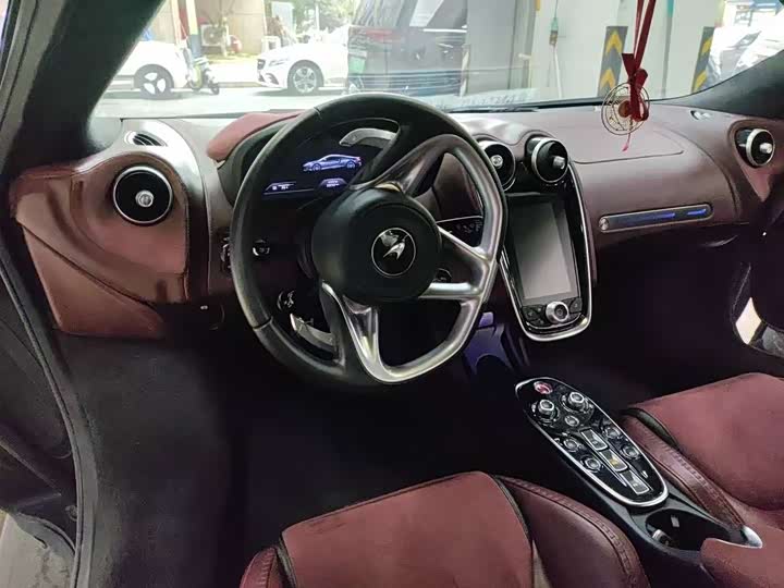 Фото 6 - McLaren GT