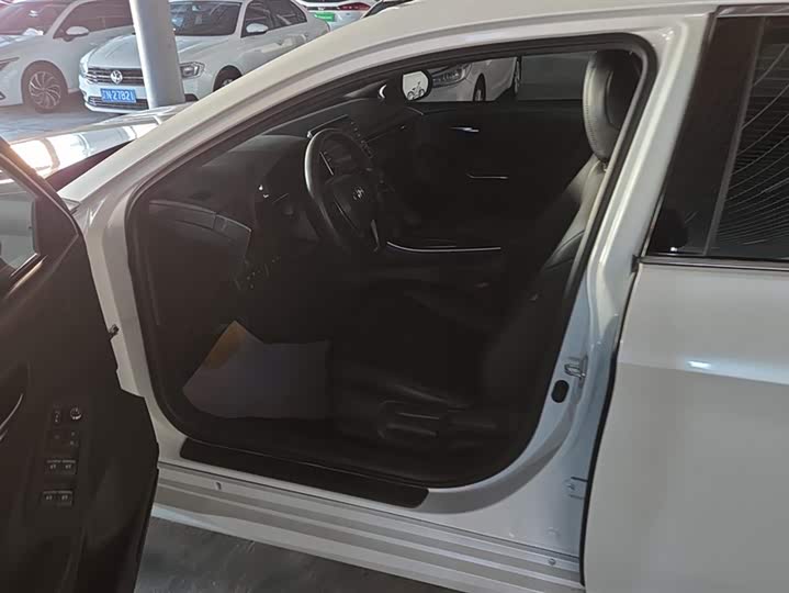 Фото 9 - Toyota Avalon