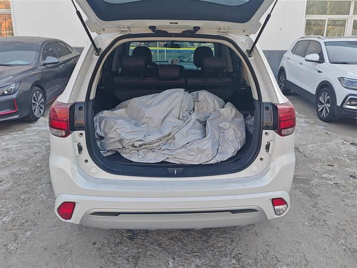 Фото 4 - Mitsubishi Outlander