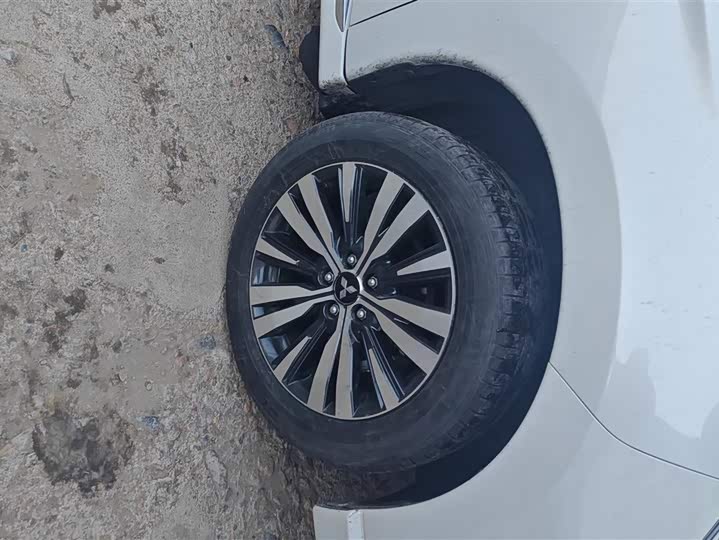 Фото 6 - Mitsubishi Outlander