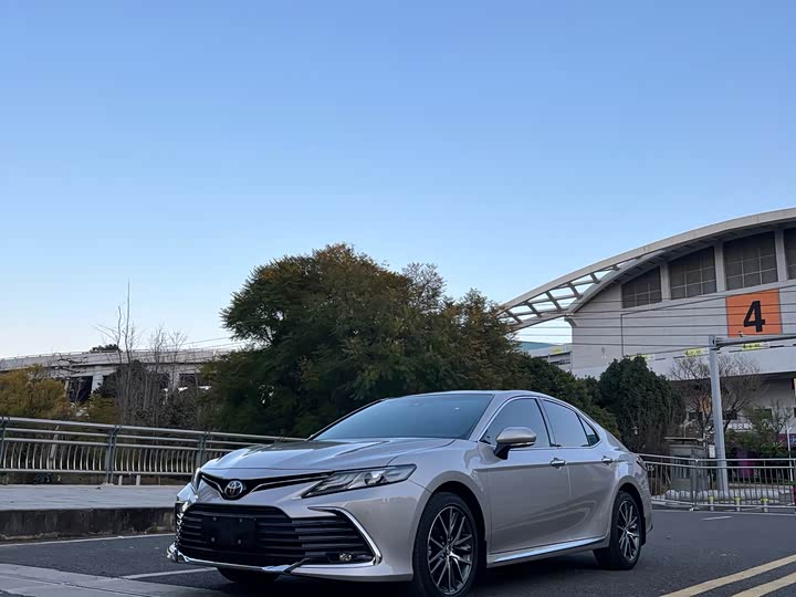 Фото 5 - Toyota Camry