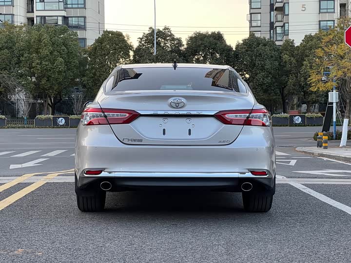 Фото 7 - Toyota Camry