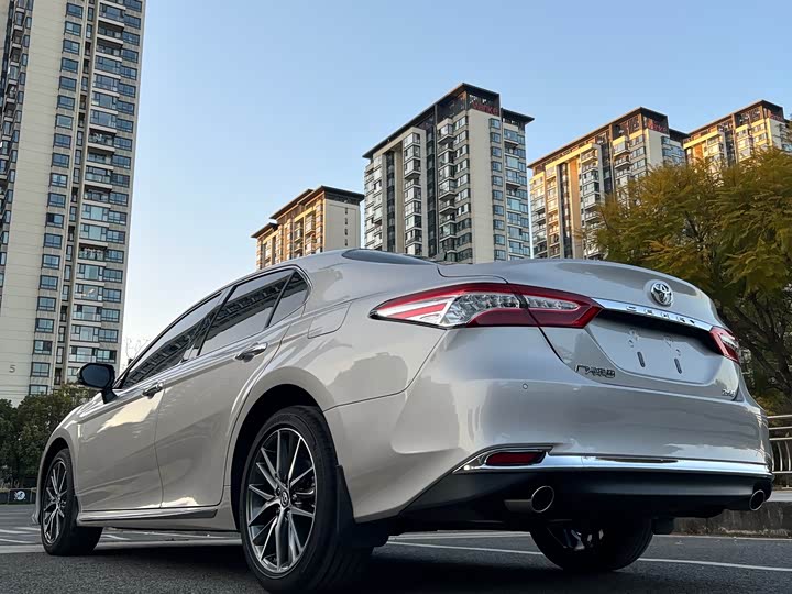 Фото 9 - Toyota Camry