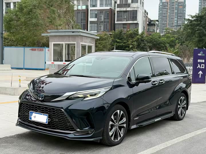 Фото 1 - Toyota Granvia