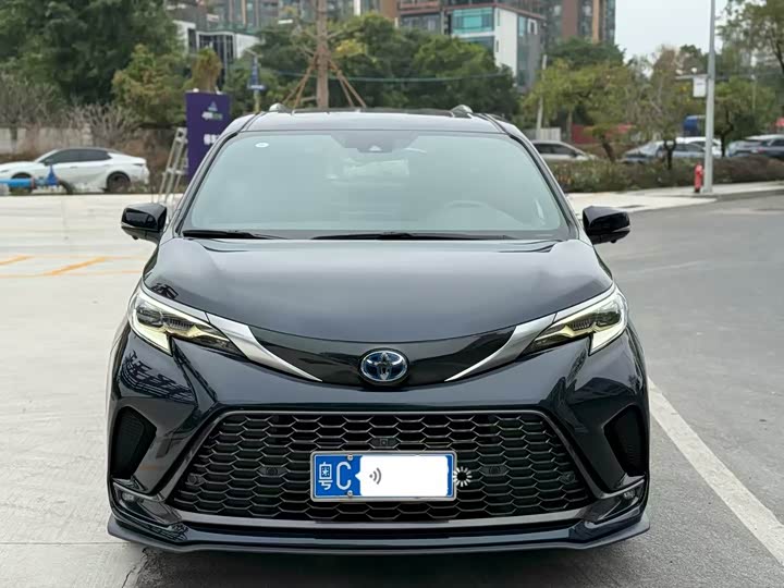 Фото 3 - Toyota Granvia