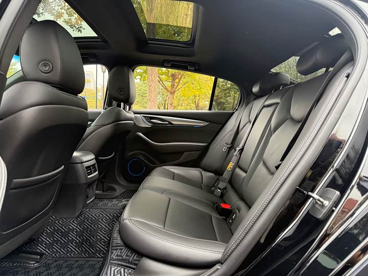 Фото 9 - Cadillac CT5