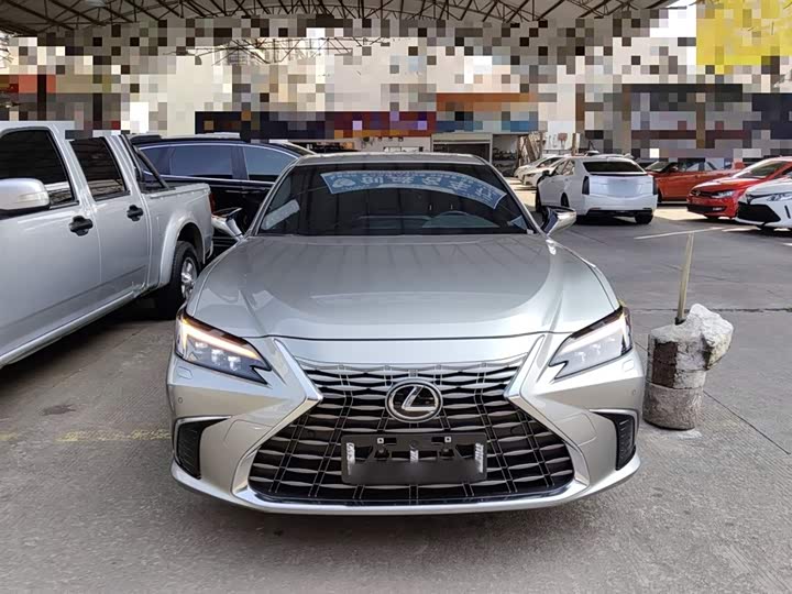 Фото 3 - Lexus ES