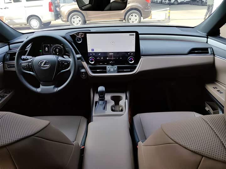 Фото 9 - Lexus ES