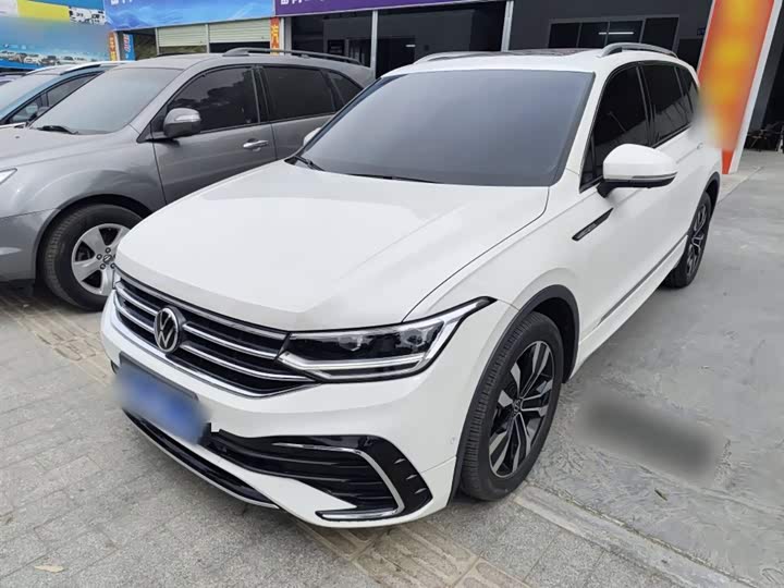 Фото 2 - Volkswagen Tiguan L Pro