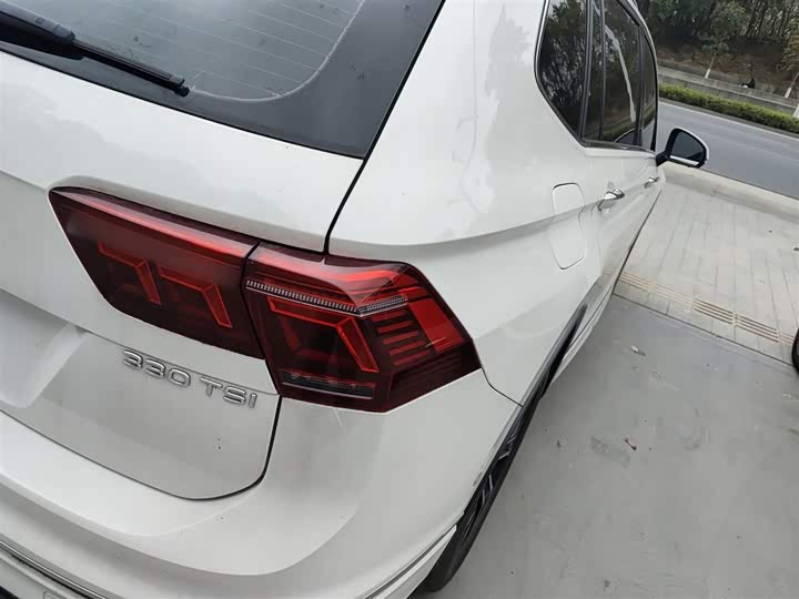 Фото 8 - Volkswagen Tiguan L Pro